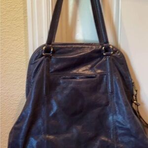 100% navy blue leather shoulder bag. Brand new